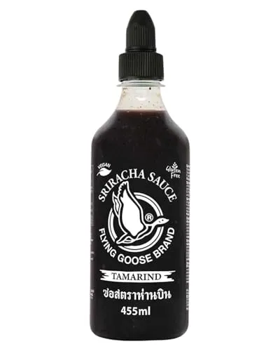 FLYING GOOSE Sriracha Chilisauce, Black mit Tamarinde, scharf, schwarze Kappe, scharfe Würzsauce aus Thailand, vegan, glutenfrei, 1 x 455 ml