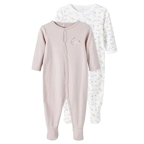 NAME IT Mädchen NBFNIGHTSUIT 2P W/F Rainbow NOOS - 2er Set Schlafanzüge mit buntem Regenbogenprint, aus weicher Bio-Baumwolle für besten Tragekomfort in der Nacht. Ideal für süße Träume! Perfekt für Babys und Kleinkinder! Die Kategorie: Baby-Schlafkleidung & -Schlafsäcke.