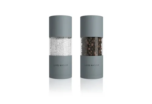 LARS NYSØM Salz- und Pfeffermühle Sjæl Manuell (2 Stück) - Gewürzmühlen-Set mit einstellbarem Keramik-Mahlwerk für präzises Mahlen von Salz, Pfeffer und Gewürzen – stilvolles Design in Cool Grey.