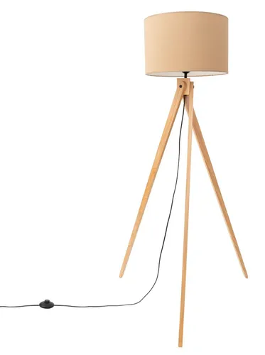 Skandinavische Dreibein Stehlampe 140 cm in Taupe - Elegante Dreibein Stehlampe aus Holz und Stoff, ideal für stimmungsvolle Beleuchtung in Wohnzimmer oder Schlafzimmer. Mit praktischem Fußschalter und individuellem Leuchtmittel für ein gemütliches Ambiente.