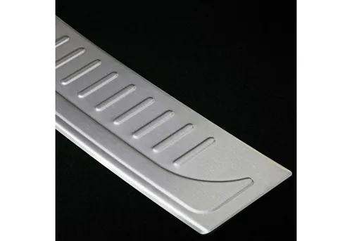 RECAMBO Ladekantenschutz für VOLVO XC70 II, 2013-2016 FACELIFT - Abdeckblenden - Hochwertiger V2A Edelstahl schützt Ihren Lack vor Kratzern und verleiht eine exklusive Optik mit 100% passgenauer 3D-Form.