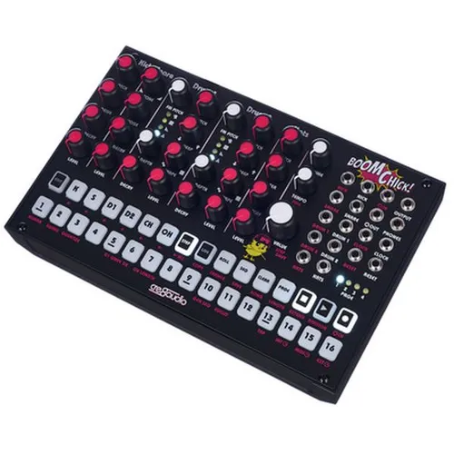 Cre8audio Boom Chick - 6-Kanal Drum-Sequencer - Drumcomputer mit 64 Schritten, individuellen Ausgängen und Sequencer-Effekten wie Euclidean Generator. Ideal für kreative Musikproduktion, sowohl standalone als auch Eurorack-kompatibel.