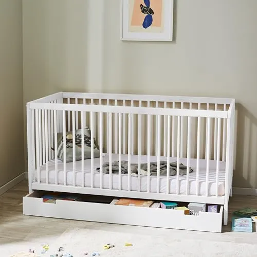 Kids Collective Babybett 60x120 - Höhenverstellbar & Praktische Schublade - Babybett aus Buchenholz mit herausnehmbaren Sprossen und atmungsaktiver Matratze. Hohe Sicherheit durch EU-Qualitätsstandards und wasserbasierte Farben.