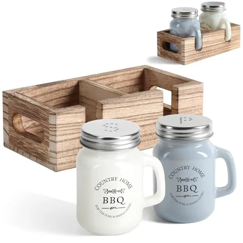 com-four® 3-teiliges Salz- und Pfefferstreuer-Set - Gewürzstreuer in Holzbox - Gewürzglas mit Aufschrift in Bierkrug-Form, Schraubdeckel, Henkel und Aufbewahrungsbehälter (3-teilig - Glas mit Holzbox)