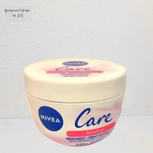 Nivea Care nährende Creme 200 ml - Körpercreme für Damen, mit Tiefenwirkung und ohne Fettfilm für ein angenehmes Hautgefühl den ganzen Tag.