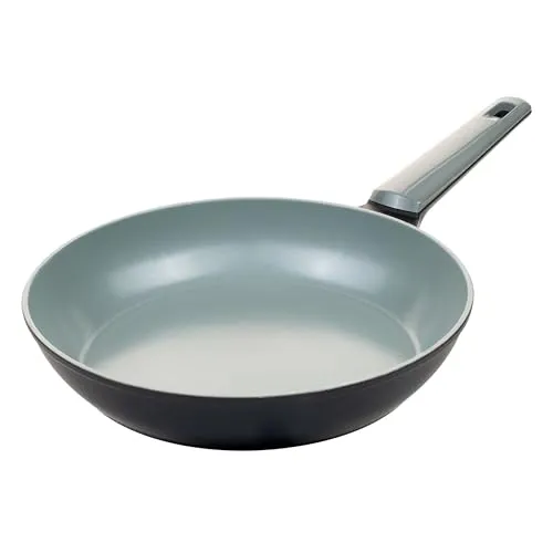 Genius Pfannen-Set Cerafit Trend Pastell Edition Ø 24 cm Olivgrün - Die Cerafit Trend Pfanne mit 24 cm Durchmesser ist ideal für vielseitige Gerichte und eignet sich perfekt für den täglichen Einsatz. Die robuste Keramikbeschichtung ermöglicht fettfreies Braten und sorgt für müheloses Wenden und Reinigen.