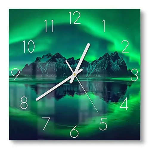 DEQORI Glasuhr Vestrahorn im Polarlicht | 30x30 cm - Wanduhren mit 3D-Tiefeneffekt und bruchsicherem Sicherheitsglas, ideal für Wohnzimmer & Küche. Schnelle Montage dank vormontierter Halterung für einen stilvollen Schwebeeffekt.