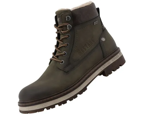Mustang Herren Veterschoenen Hoog - Khaki - Größe 44 - Wintertaugliche gefütterte Stiefel in Khaki mit atmungsaktiver Tex-Membrane. Das warme Teddy-Fleece-Innenfutter bietet Komfort, während der innenseitige Reißverschluss das Anziehen erleichtert. Ideal für kalte Tage.