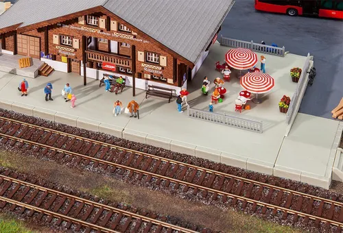 Faller 120206 Bahnsteig-Set H0 mit Sockelplatten, Rampen und Treppen