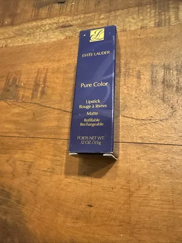 Estée Lauder Pure Color Matte Lipstick 616 Enigma - Lippenstift in mattem Finish, langanhaltend für 10 Stunden, schmeichelt allen Hauttönen und sorgt für volle, geschmeidige Lippen.