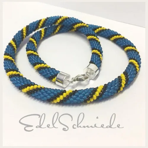 Edelschmiede925 Häkelkette blau/gelb/schwarz mit 925 Silber Verschluss 45 cm - Elegante Häkelkette aus Sterlingsilber mit einem stilvollen 925 Silberverschluss. Perfekt für jeden Anlass und ein echter Blickfang.