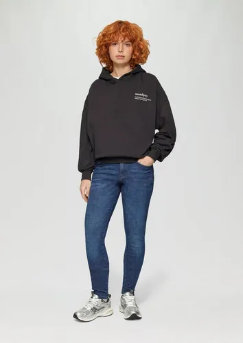 QS Skinny-fit-Jeans Sadie – Modische Jeans für jeden Tag - Die Sadie Jeans vereint Stil und Komfort! Mit elastischem Denim und Mid Rise Bund bietet sie perfekten Sitz. Der angesagte Skinny Fit und der Used Look machen sie zum idealen Begleiter für lässige Outfits.