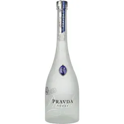 Pravda Vodka 40% Vol. 0,7l - Premium Wodka aus der Tatra-Region, hergestellt aus hochwertigem Quellwasser und Kartoffeln. Nachhaltige Produktion und kunstvolles Flaschendesign machen ihn zum idealen Genuss für Cocktails oder pur.