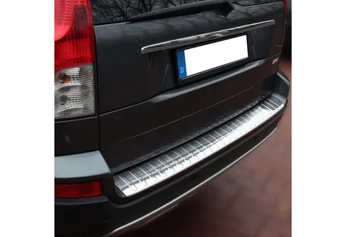 RECAMBO Ladekantenschutz für VOLVO XC90 I (2002-2014) - Abdeckblenden für perfekten Schutz beim Be- und Entladen. Der hochwertige V2A Edelstahl schützt vor Kratzern und verleiht Ihrem Fahrzeug eine exklusive Optik mit 100% passgenauer 3D-Form.