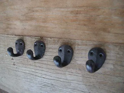 4-er Set kleine Wandhaken, Wandgarderobe, Gusseisen, braunrostfarben