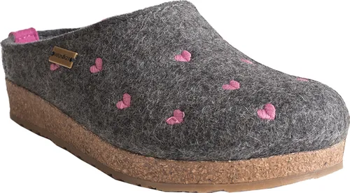 Haflinger Damen Pantoffel Grizzly Cuoricini 741031 - Grau, Größe 39 - Bequeme Hausschuhe aus 100% Schurwolle mit anatomischem Korkfußbett für optimalen Tragekomfort. Ideal für drinnen und draußen, rutschfeste Gummisohle und süße Herz-Stickerei.