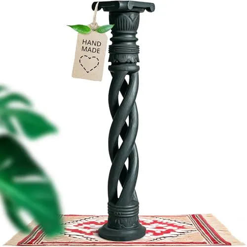 livasia gedrehte Deko Holzsäule 100cm – Antik-Look - Präsentationssockel aus nachhaltigem Albiziaholz, handgefertigt in balinesischer Tradition, ideal als Blumensäule oder Dekoelement für ein elegantes Wohnambiente.