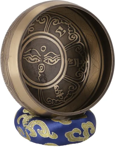 Handgearbeitete gravierte Klangschale mit Klöppel und Kissen - Ø 10 cm - Halsketten-Kategorie: Ethno-Stil, handgefertigte Klangschale aus Bronze, ideal für Entspannung und Dekoration. Fair gehandelt in Nepal, bringt einen Hauch von Exotik in Ihr Zuhause.