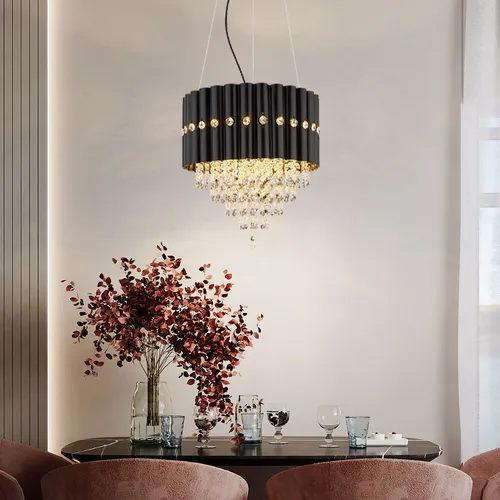 Eleganter Kronleuchter schwarz mit Kristallen, LED 7W - Kronleuchter aus K5 Kristallen und schwarzem Metall, ideal für stilvolle Wohnräume. Mit 3x E27 LEDs für warmweißes Licht und hoher Energieeffizienz, schafft er eine luxuriöse Atmosphäre.