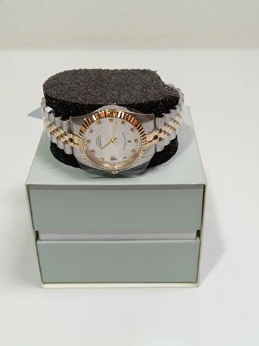 Jacques Du Manoir Inspirationskristall 36mm - Damen Armbanduhr mit silbernem Zifferblatt und edlem Edelstahl-Gehäuse. Besonders: Datumsanzeige und glühende Hände für optimale Ablesbarkeit.