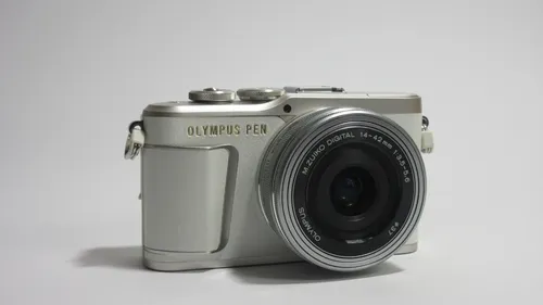 📷💥Olympus Pen E-PL9 weiss mit Objektiv 14-42mm💥📷