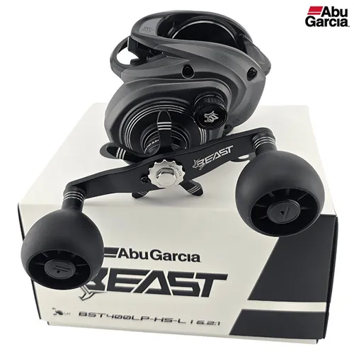 Abu Garcia Beast Low Profile Baitcasting-Rolle | Hochleistungs-Angelrolle für Raubfischangeln - Entwickelt für präzises Angeln in Süß- und Salzwasser, bietet die Abu Garcia Beast eine kraftvolle Bremskraft und ein ergonomisches Design für besten Komfort und Kontrolle bei jedem Fang.