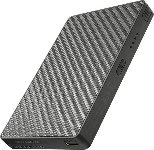 Nitecore Powerbank POCKET10000 - Kompakte 10000mAh Powerbank mit USB-C Kabel - Powerbanks – Ultrakompakte 10000mAh Powerbank mit integriertem USB-C Kabel für sofortige Einsatzbereitschaft und schnelles Laden von zwei Geräten gleichzeitig.