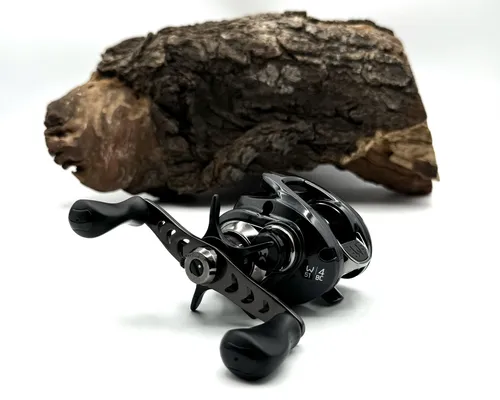 Westin W4-Bc 51 Hsg Lh Metallic Trooper - Linkshand Baitcaster - Hochwertige Linkshand Baitcastrolle für Spinnangeln, nur 189g leicht, mit 9kg Bremskraft und 8.1:1 Übersetzung, ideal für präzises Angeln.