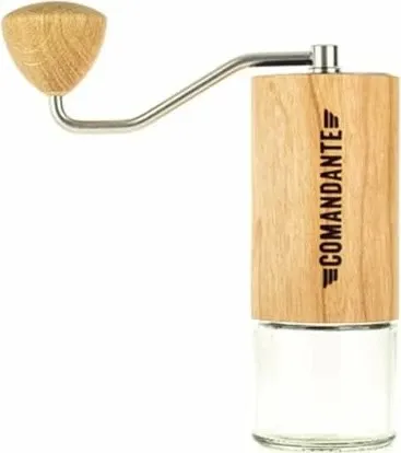 Comandante C40 MK4 Nitro Blade - America Cherry Kaffeemühle - Hochwertige Kaffeemühle mit präzisen Nitro Blade Mahlen, ideal für Kaffeeliebhaber und Baristas, die das beste Aroma erzielen möchten.