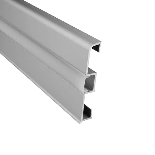 tktrading24 Sockelleiste C02 LED Aluprofil Silber - Hochwertige Sockelleiste aus Aluminium für stilvolle LED-Beleuchtung. Ideal für indirekte Lichtquellen in Wohnräumen, Küchen und mehr.