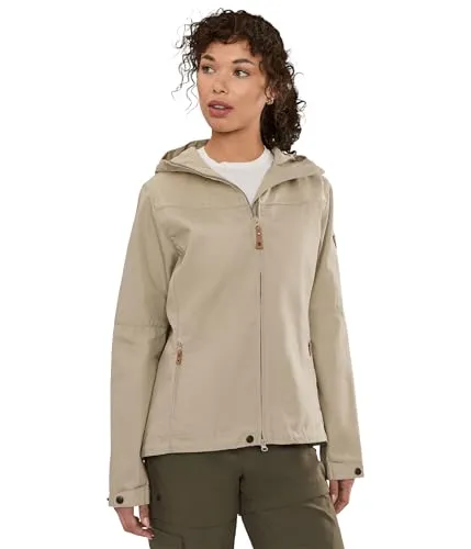 Fjällräven Stina Jacket W fossil (118) M – Vielseitige Damenjacke - Die Fjällräven Stina Jacket W ist ideal für Alltag und Outdoor. Robustes G-1000 Lite Material bietet Schutz und Langlebigkeit. Mit praktischen Taschen und individueller Anpassungsmöglichkeit für optimalen Komfort.