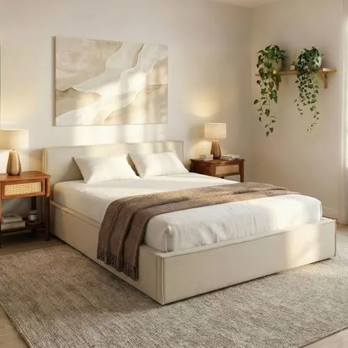 Polsterbett PESARO 160x200 cm, Cremeweiß – Modernes Doppelbett mit Lattenrost und elegantem Kopfteil - Das Polsterbett Pesaro vereint modernes Design mit Funktionalität. Mit einer komfortablen Liegefläche von 160x200 cm und einem robusten Rahmen ist es ideal für kleine Schlafzimmer. Der stilvolle Stoffbezug in Leinen Optik sorgt für zeitlose Eleganz.