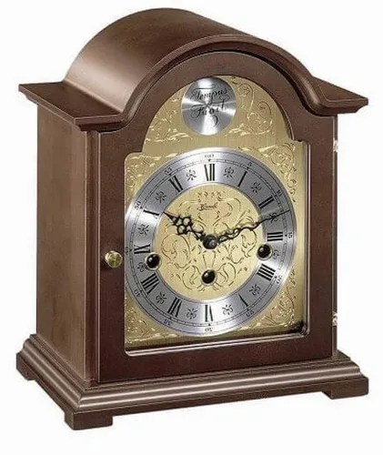 Hermle Tischuhr aus Holz, Braun, 25,5cm x 21,5cm x 14cm - Elegante Tischuhr mit aufwendig geäztem Zifferblatt und mechanischem Uhrwerk, 8-Tage 4/4 Westminster-Schlagwerk, Made in Germany - ein zeitloses Schmuckstück für Ihr Zuhause.