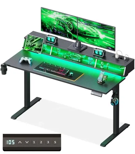 OffiGo Höhenverstellbarer Schreibtisch, 140cm Gaming Tisch mit RGB LED & Steckdosen, elektrischer Schreibtisch mit 3 offene Stauräume, Getränke & Kopfhörerhalter, Kohlefaseroberfläche Schwarz