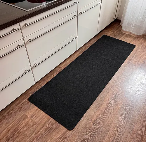 oKu-Tex Küchenläufer Anthrazit - Robust und Zuschneidbar - Läufer in Anthrazit, 100% Polyamid-nadelfilz, rutschfest und pflegeleicht. Ideal zum Schutz des Küchenbodens vor Kratzern und Verunreinigungen.