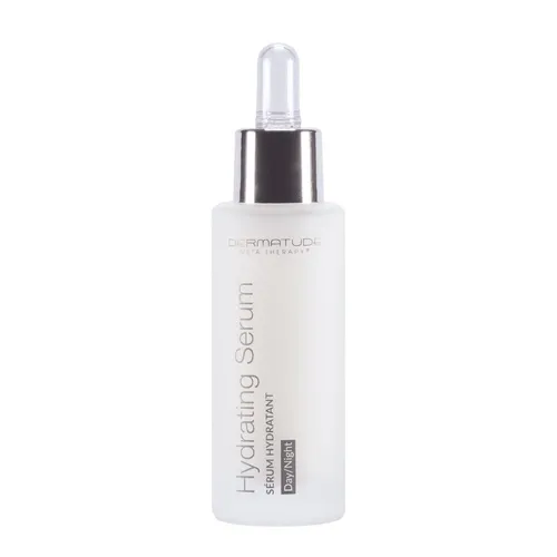 Dermatude Hydrating Serum - Intensiv feuchtigkeitsspendendes Serum für jeden Hauttyp. Die leichte Textur zieht schnell ein und sorgt für ein frisches, glattes Hautbild. Perfekt für die tägliche Anwendung und zur Unterstützung der Hautpflege.