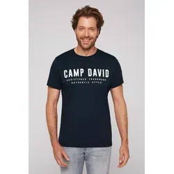 CAMP DAVID Herren T-Shirt XXL blau navy - Herren-Shirt aus 100% Baumwolle mit Logo-Print. Der hüftbedeckende Schnitt und der atmungsaktive Single Jersey bieten hohen Tragekomfort für Freizeitaktivitäten.