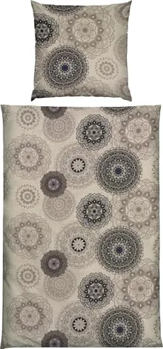 Erwin Müller Bettwäsche Mako-Satin Mandala beige 80x80 cm / 135x200 cm - Entdecken Sie die Erwin Müller Mako-Satin Bettwäsche mit verspieltem Mandala-Design. Sie bietet ein traumhaftes Schlafklima dank atmungsaktiver Baumwolle und ist mit praktischem Reißverschluss ausgestattet.