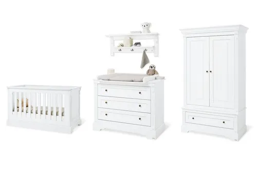 Pinolino® Babymöbel-Set „Emilia” – 4-tlg. mit Wandregal - Romantisches Babymöbel-Set „Emilia”, 4-tlg., aus edelmatt lackiertem MDF in Uni weiß. Inklusive vielseitigem Wickelaufsatz und Umbauseiten für langanhaltende Nutzung als Juniorbett.
