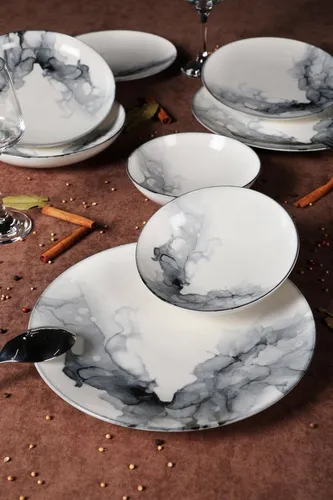 Hermia Concept Teller-Set Erika - Elegantes Geschirrset für stilvolle Anlässe, mit hochwertigem Design und ideal für jeden Tisch. Perfekt für kreative Präsentationen.