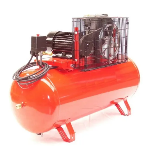 Apex Kompressor 450/11/150D - Robuster Werkstattkompressor 400V - Kompressoren für Werkstätten und Industrie. Der leistungsstarke 2-Zylinder Kompressor mit 150L Kessel und 11 bar Druck bietet Langlebigkeit und leisen Betrieb, ideal für professionelle Anwendungen.