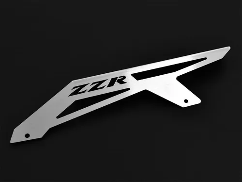 ZIEGER Kettenschutz für Kawasaki ZZR600 BJ 1990-08 - Logo Silber - Kettenschutz für Kawasaki ZZR600 BJ 1990-08, langlebig und witterungsresistent. Edelstahl geschliffen, einfache Montage ohne Verkleidungsänderungen, perfekte Passform und stilvolle Optik.