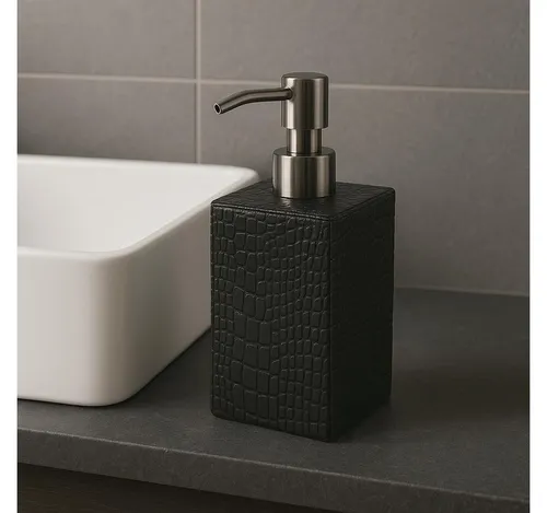 Seifen- & Lotionsspender Schwarz von Signature Home Collection