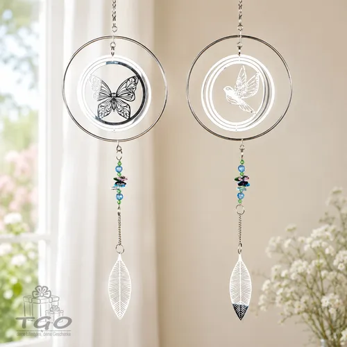 Formano 2er-Set Hänger Kreis mit Tieren aus Edelstahl und bunten Glassteinen - Dekorative Hänger für alle Anlässe, ideal für moderne Wohnräume. Mit bunten Glassteinen und einem einzigartigen Tierdesign bringen sie Farbe in jedes Zimmer.