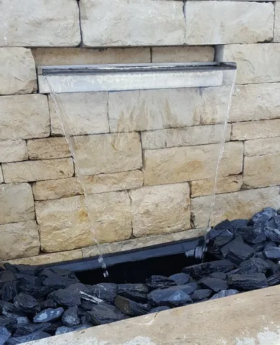Wasserfall 60 cm Edelstahl mit LED-Beleuchtung - Bachläufe & Wasserfälle – Stilvoller Wasserfall aus matt gebürstetem Edelstahl mit integrierter LED-Beleuchtung für eine stimmungsvolle Atmosphäre im Garten.
