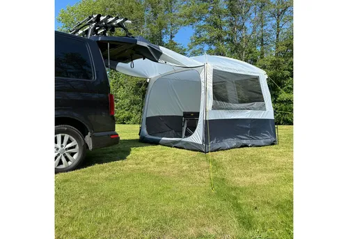 freizeitschmiede Gruppenzelt Buszelt für 4-6 Personen - Familienzelt mit 6,25 m² Innenfläche und 2,15 m Stehhöhe, ideal für unvergessliche Campingabenteuer bei jedem Wetter.