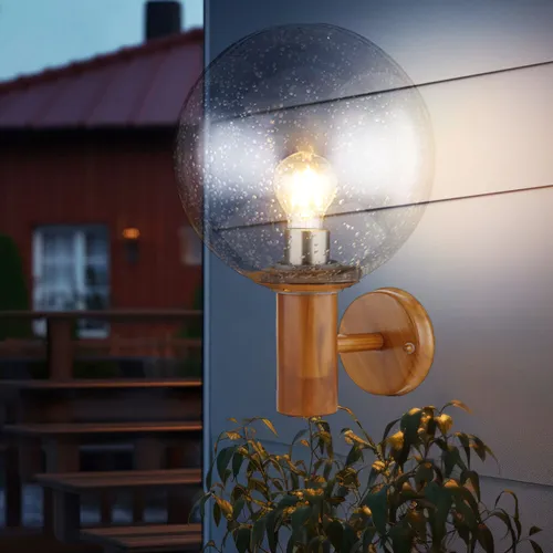 Außenwandleuchte Holzoptik mit Glaskugel - Lampen für den Außenbereich, spritzwassergeschützt mit eleganter Holzoptik und kugelförmigem Glasschirm für eine stilvolle Beleuchtung an Ihrer Haustür.
