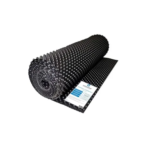 Noppenbahn 2m x 20m - Effektiver Grundmauerschutz - Dämmstoffzubehör für Keller und Hochbeete. Diese Noppenfolie bietet hohe Feuchtigkeitsbeständigkeit und ist trinkwasserunbedenklich. Ideal für langlebigen Schutz!