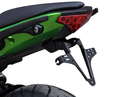 ZIEGER Kennzeichenhalter Basic für Kawasaki ER-6 n/f BJ 2012-16 - Robuster Kennzeichenhalter für Kawasaki ER-6 n/f, schwarz pulverbeschichtet, mit stufenlos verstellbaren Blinkern und ohne TÜV-Eintragung erforderlich. Ideal für sportliche Optik und einfache Montage.