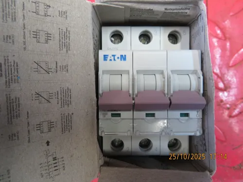 Eaton PXL-B32/3 LS-Schalter B-Char 32A, 3p - 3-poliger Leitungsschutzschalter mit 32 A und 10 kA Schaltvermögen, ideal für Wohn- und Gewerbeanwendungen, sorgt für maximale Sicherheit und Schutz.